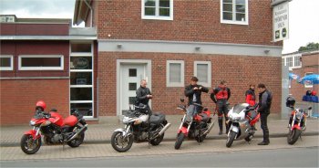 Erster Kafeestop!