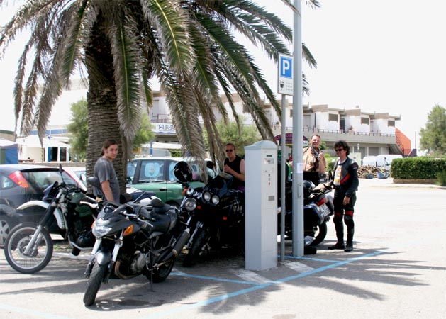 Ein Schattenparkplatz bei Pescia Florentina!