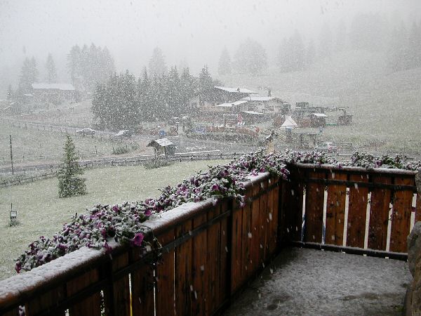 Wintereinbruch am Castel Latemar