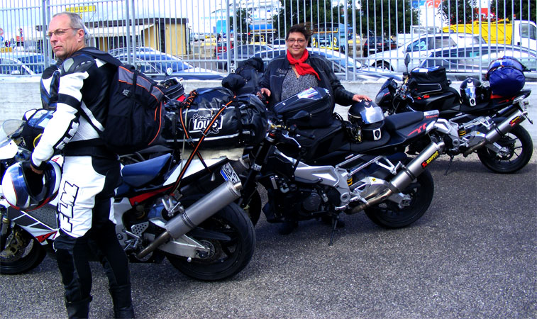 In Olbia. Wir warten auf die F�hre.